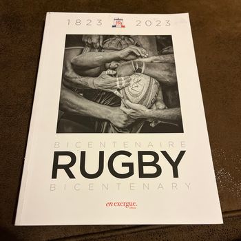 Livre bicentenaire du rugby neuf