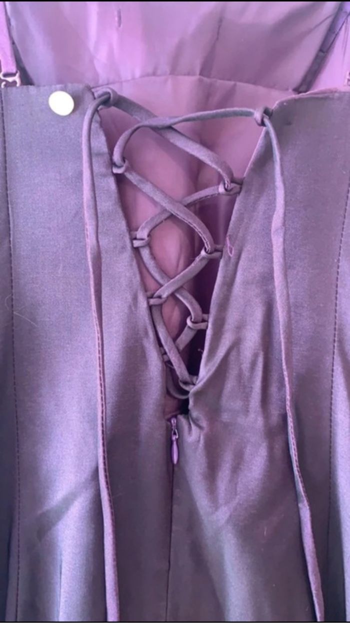 Robe violette avec laçage dans le dos - photo numéro 3