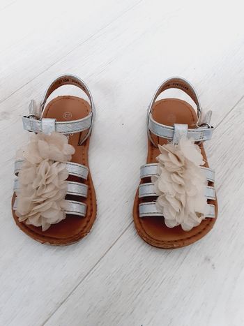 Chaussures fille à scratchs sandales été pointure 23