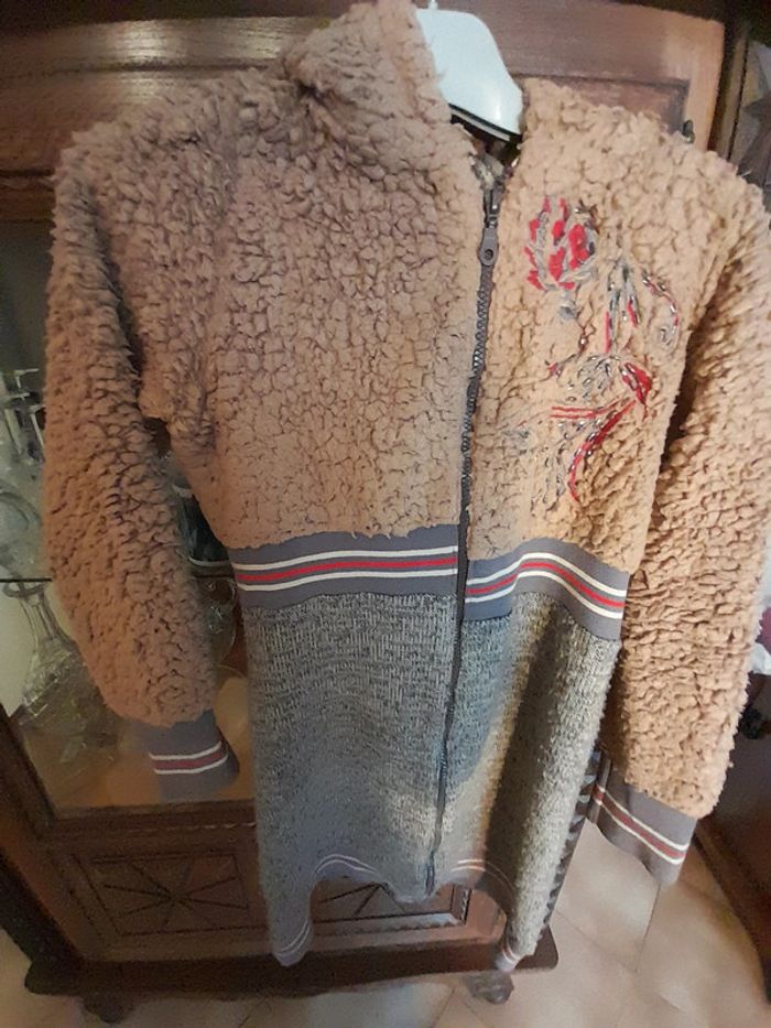 Manteau plusieurs couleurs et plusieurs textures