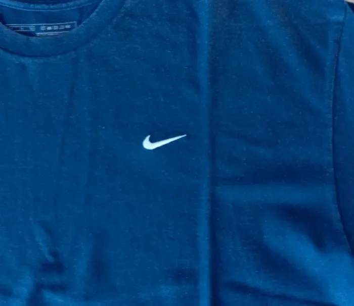 T-Shirt Nike- Bleu Foncé- Très bon état - photo numéro 4