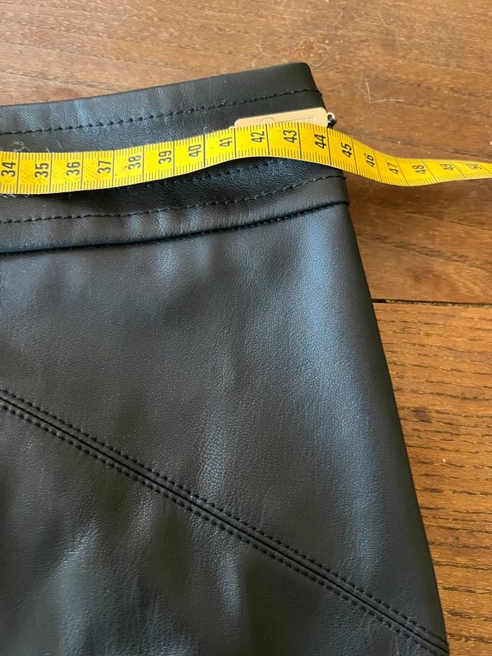 Jupe noire - photo numéro 3