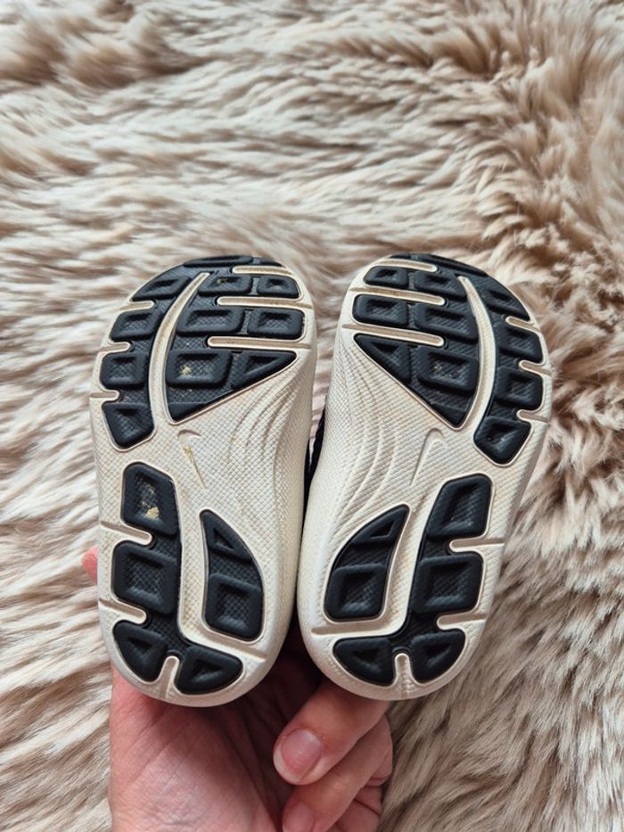 Baskets marine rose fluo nike taille 19,5 - photo numéro 5