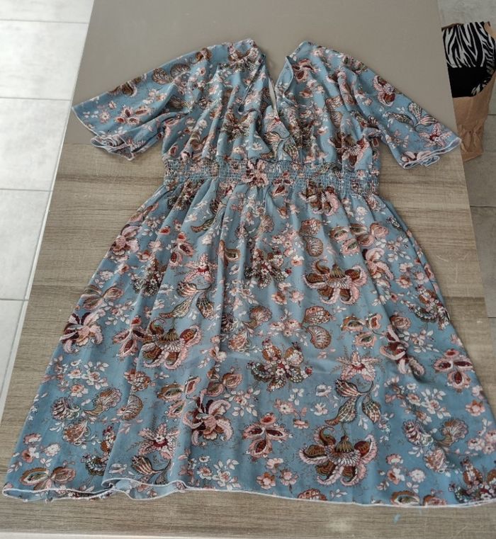 Robe bleu fleurie pour femme taille 50 sans marque - photo numéro 2