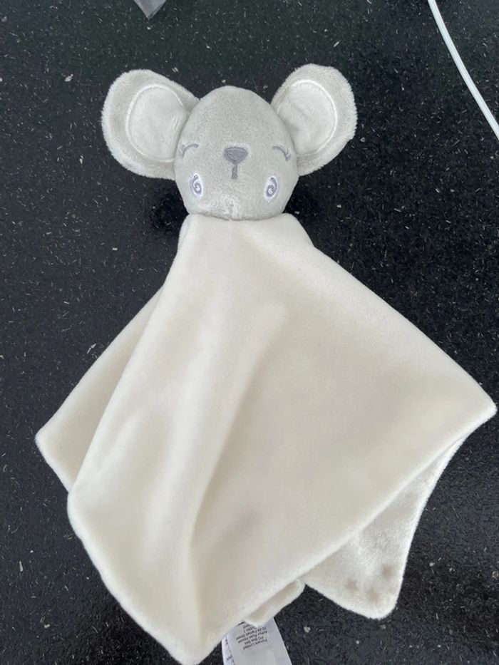 Grand doudou, plat blanc, tête, souris