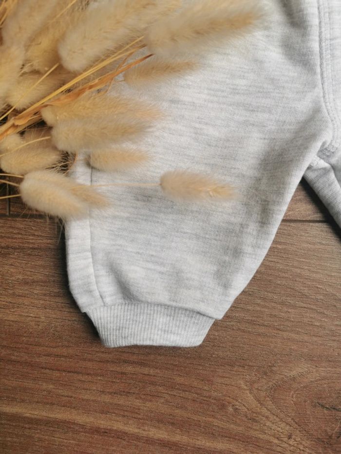 🌺Pantalon jogging gris 3mois Neuf - photo numéro 2
