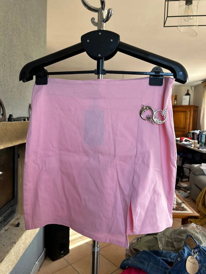 Jupe rose à fente