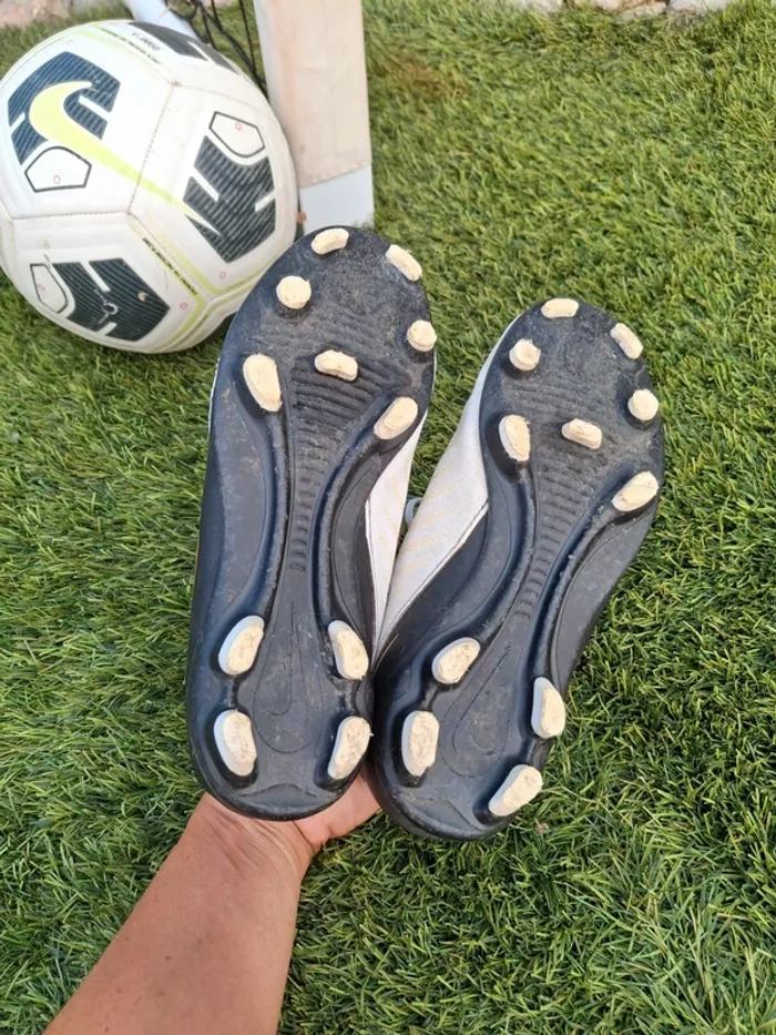 Crampon de foot nike taille 36 - photo numéro 8