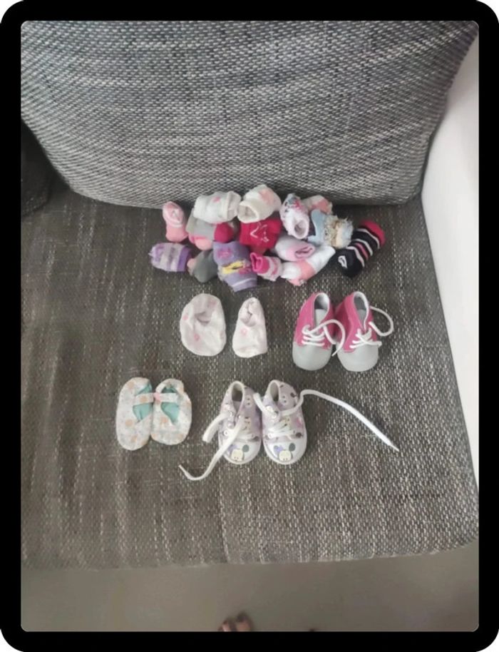 Lot chaussures naissance + chaussettes