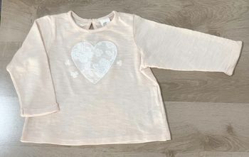 T shirt manches longues H&M 12/18 mois  détail cœur façon dentelle 86 cm