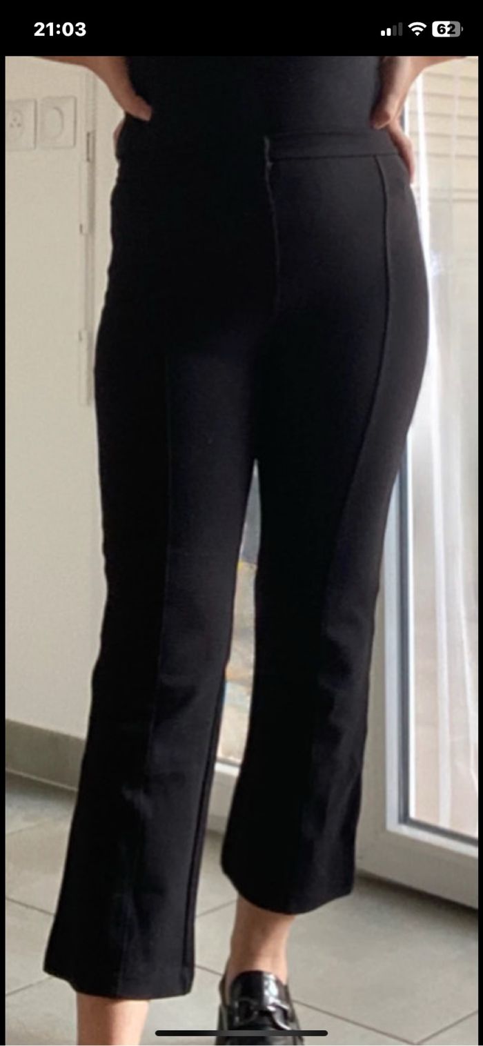 Pantalon noir évasé court - photo numéro 2