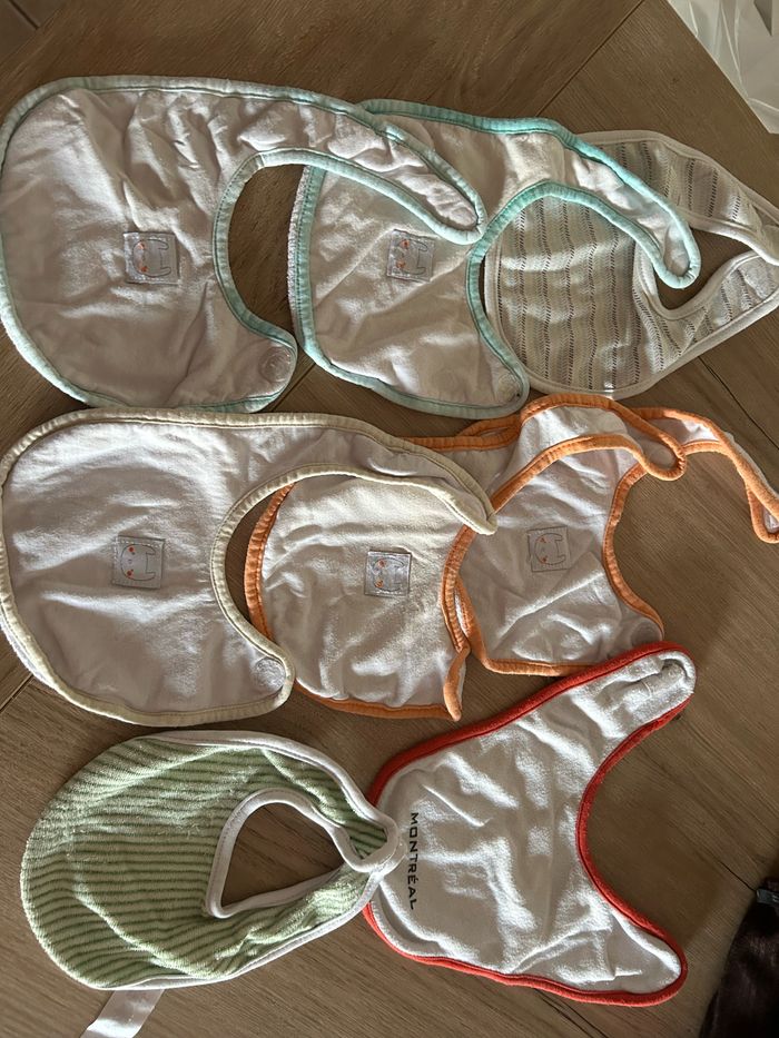 Lot 8 bavoirs - photo numéro 1