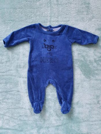 Tres beau pyjama 56 cm