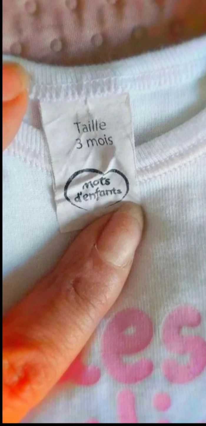 Lot 2  bodies  blanc fille  3  mois - photo numéro 3
