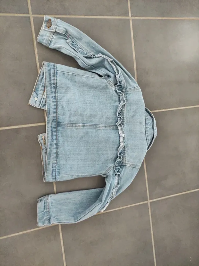 Très belle veste en jeans en très bon état taille 5 ans - photo numéro 3