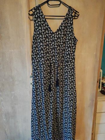 Robe longue fleurie col v