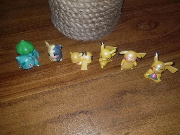 Lot de 6 figurines Pokémon brillantes pikachu bulbizarre morpeko - photo numéro 3