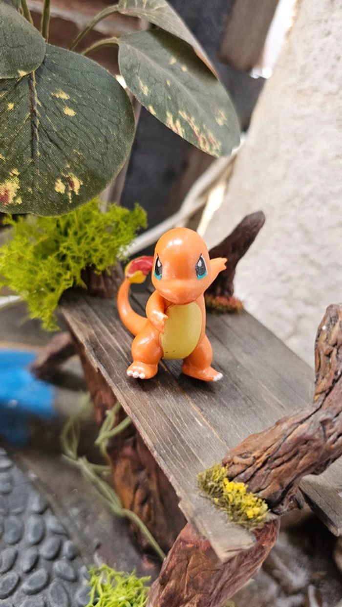 Super figurine Pokemon Nintendo Salameche effet brillant