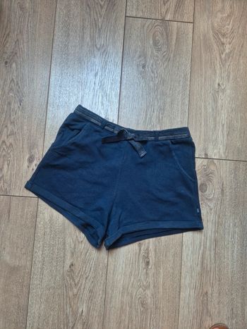 Short okaidi bleu foncé 12 ans en très bon état