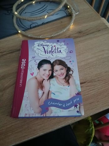 LIVRE VIOLETTA DE LA BLIBLIOTHEQUE ROSE