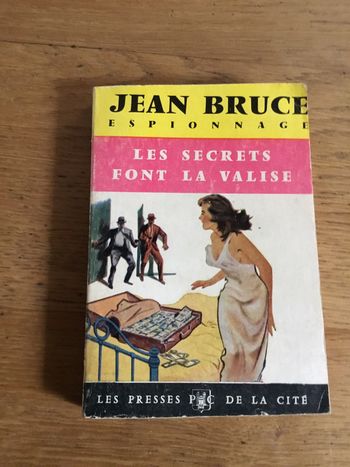 Livre « les secrets font la valise »