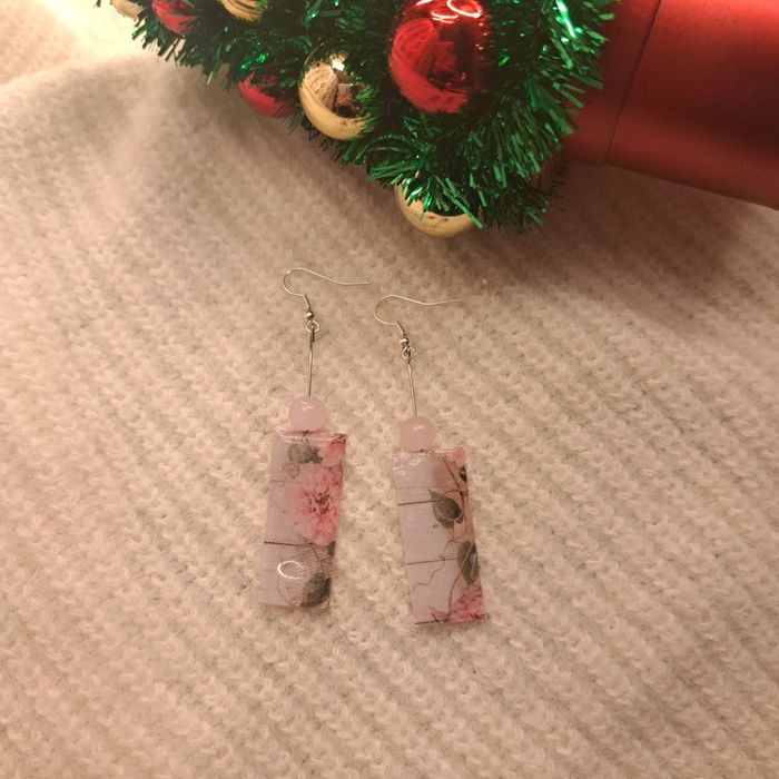 Boucles d'oreilles pendante rectangulaire florale rose - photo numéro 2