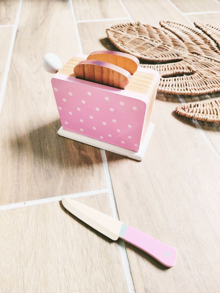 🍞Dinette grille pain rose avec tranches de pains/ toasts en bois - photo numéro 3