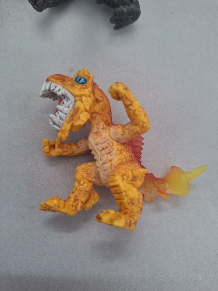 Lot 25 dinosaures/dragons réalistes - photo numéro 2
