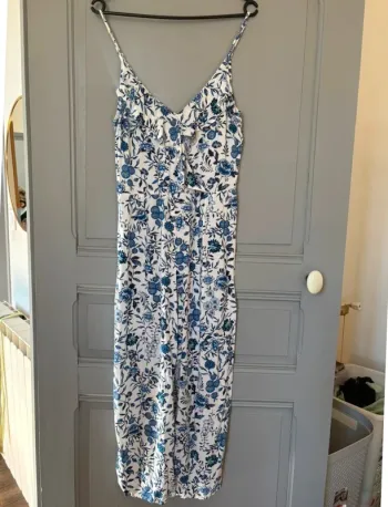 Combinaison bleue et blanche à fleurs taille M