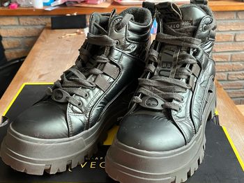 Chaussures Buffalo kaki neuves taille 40
