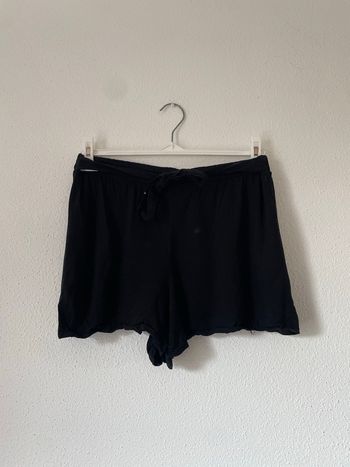 mini short noir ceinture intégrée 