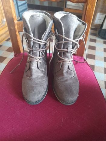 Paire de bottines marron en daim (suédine), entièrement fourrées, marque Esmara, pointure 38