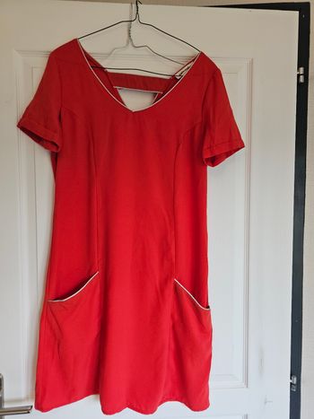 Robe rouge avec poche