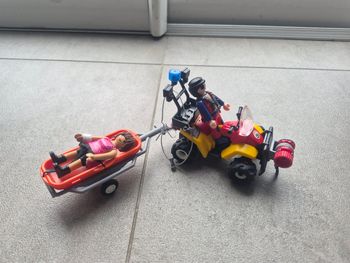 Secouriste des montagnes avec quad- playmo 9130