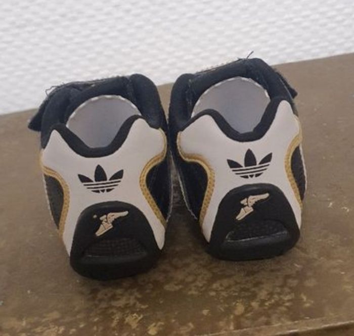 Basket adidas enfants taille 21 neuf - photo numéro 4