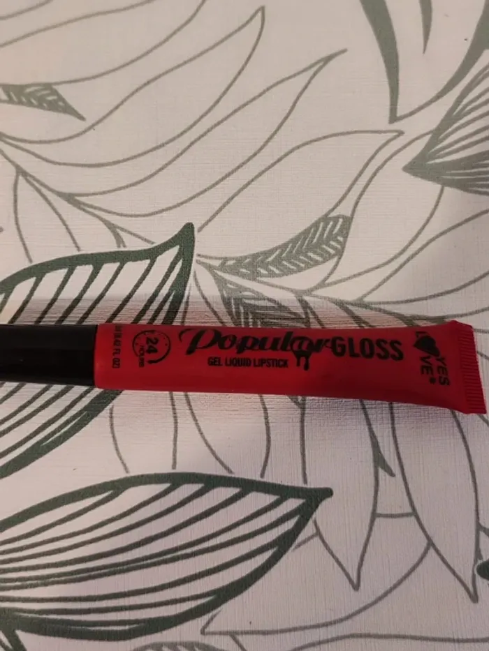 Yes love rouge à levres liquide gel 12ml   à utiliser 24 mois après ouverture