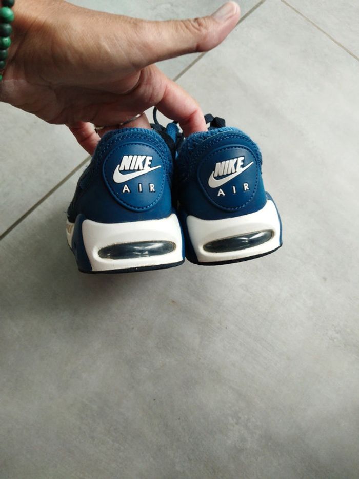 Baskets Nike air max ivo GS 36,5 - photo numéro 3