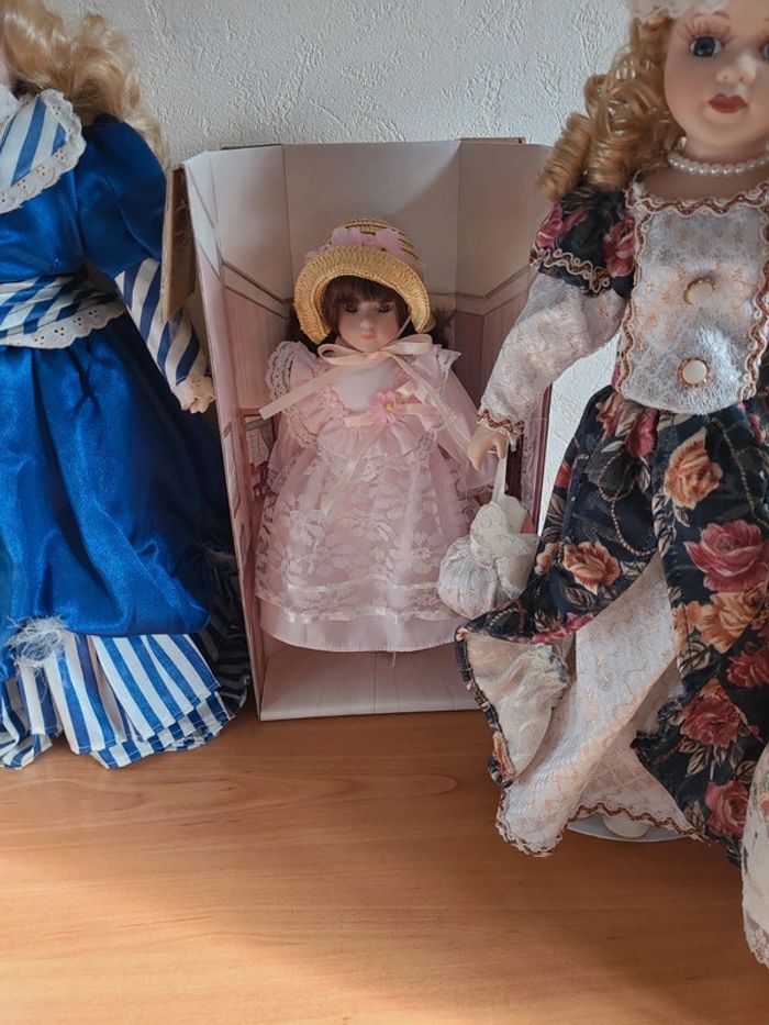 Lot 6 poupées de collection en porcelaine - photo numéro 2