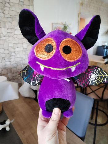 Peluche chauve souriq