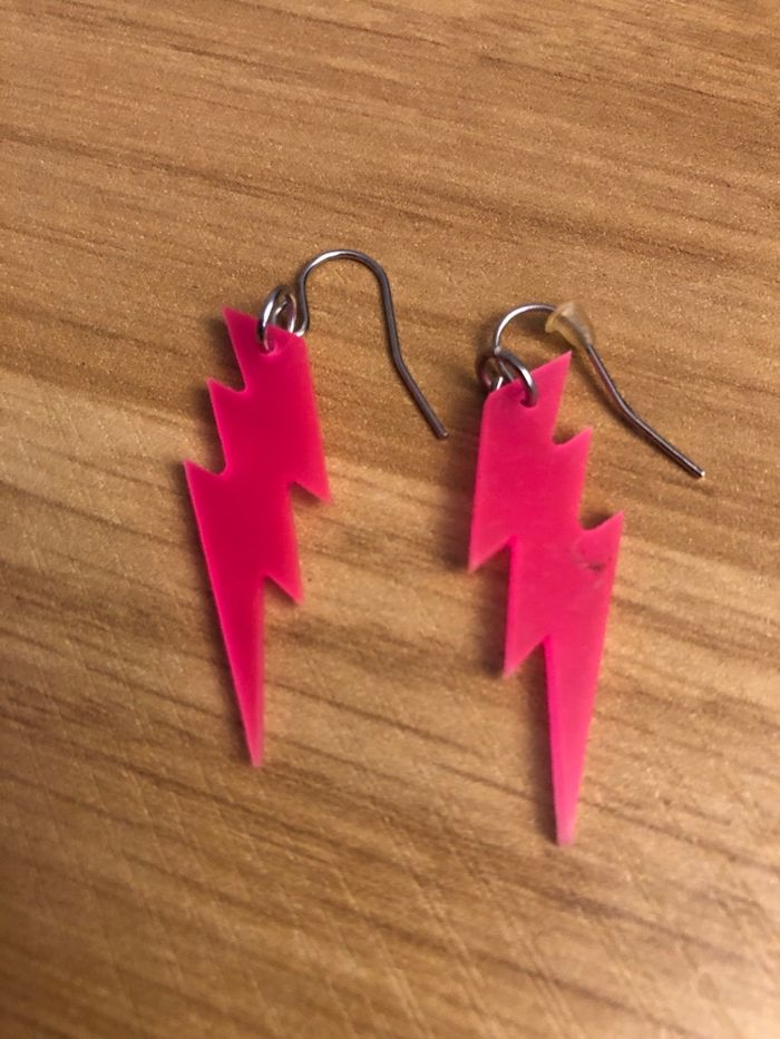 Boucles d’oreilles éclairs roses