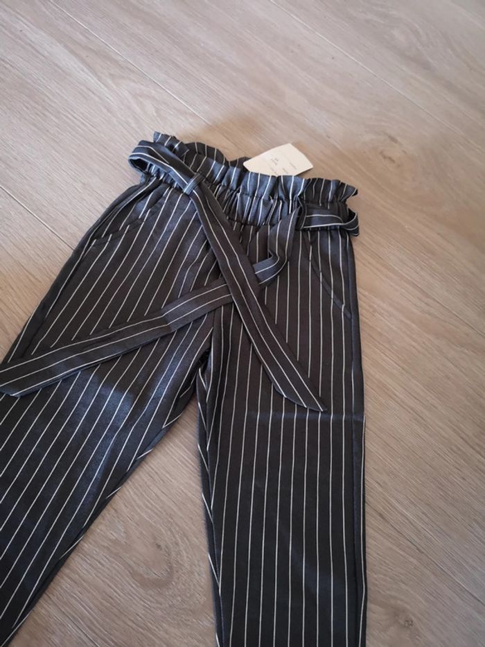 Pantalon neuf 4ans - photo numéro 2