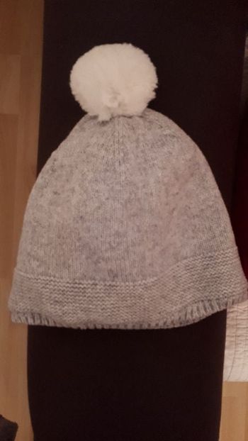 bonnet gris clair