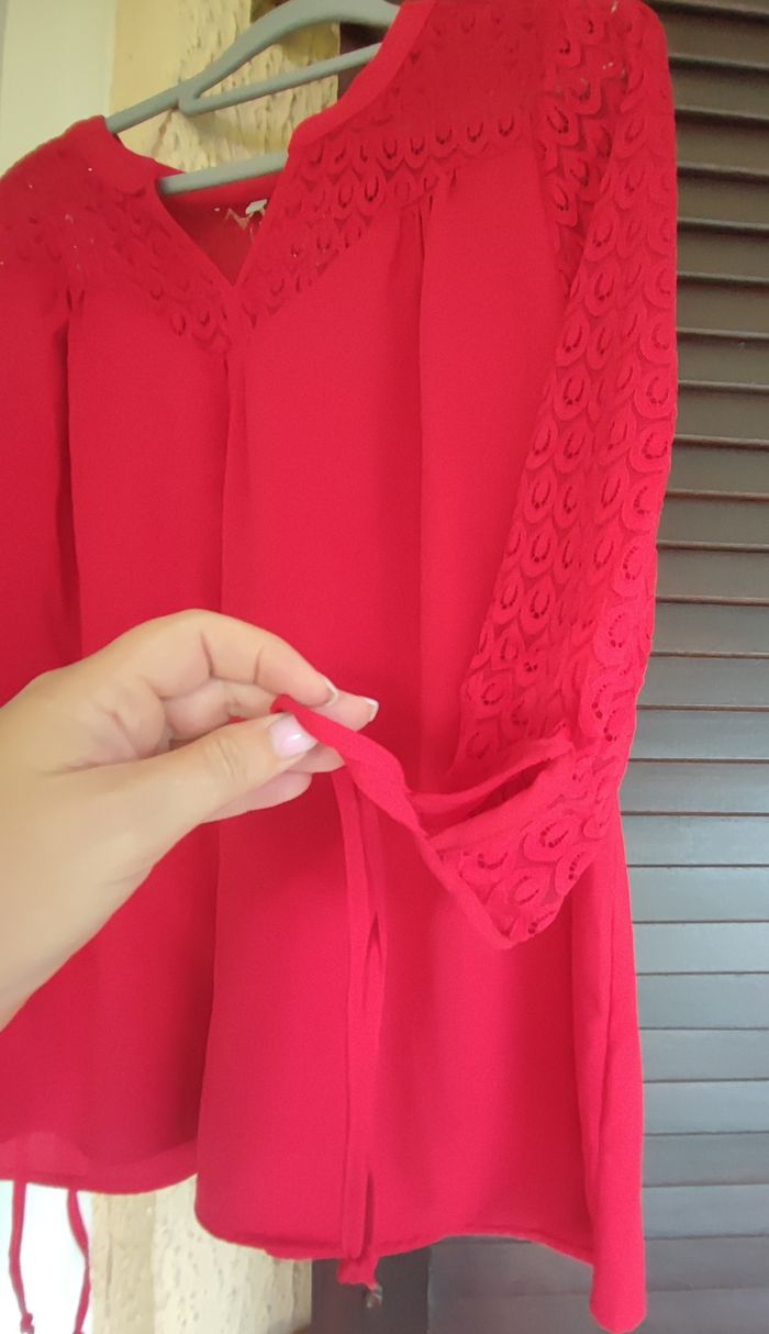Jolie blouse rouge - photo numéro 2