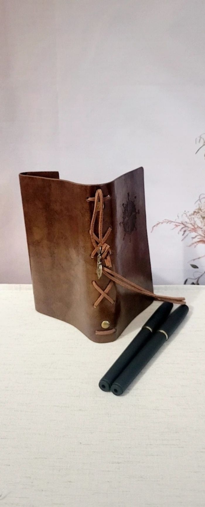 Carnet en simili cuir – Journal de voyage + 2 stylos - photo numéro 3