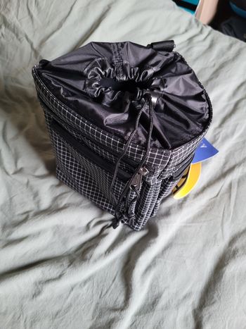 sac bandoulière eastpak forme triangle neuf (20e)