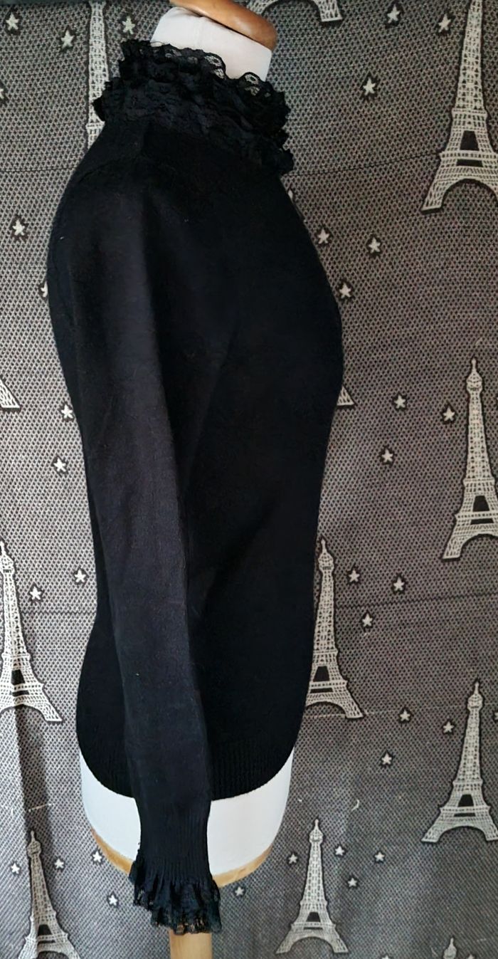 Pull noir avec dentelle au col et poignets taille S - photo numéro 4