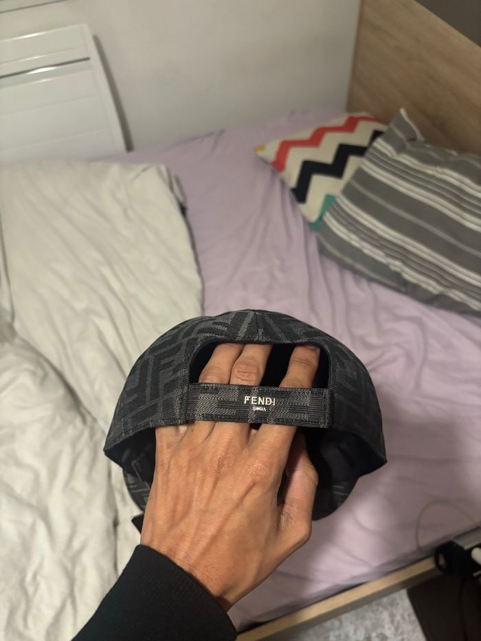 Casquette Fendi - photo numéro 3