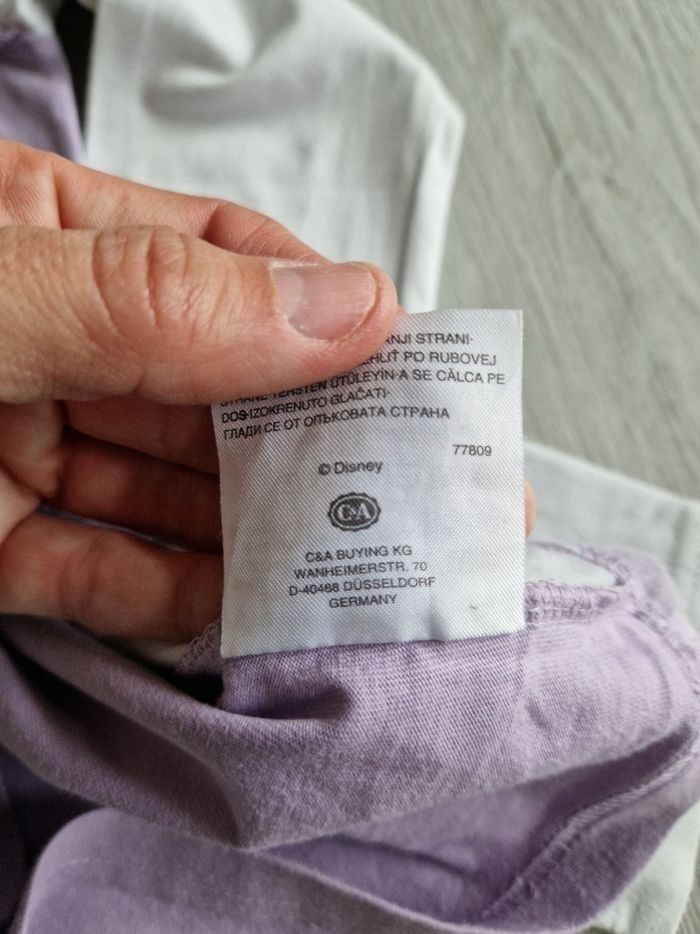 T shirt longue manche raiponce taille 134/140 marque c&a en très bon état - photo numéro 3