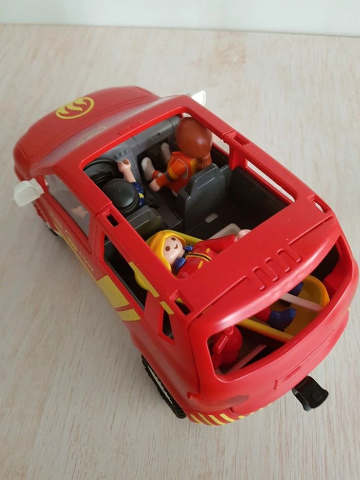 Pompiers, voiture d'intervention et secouriste Playmobil city action - photo numéro 7
