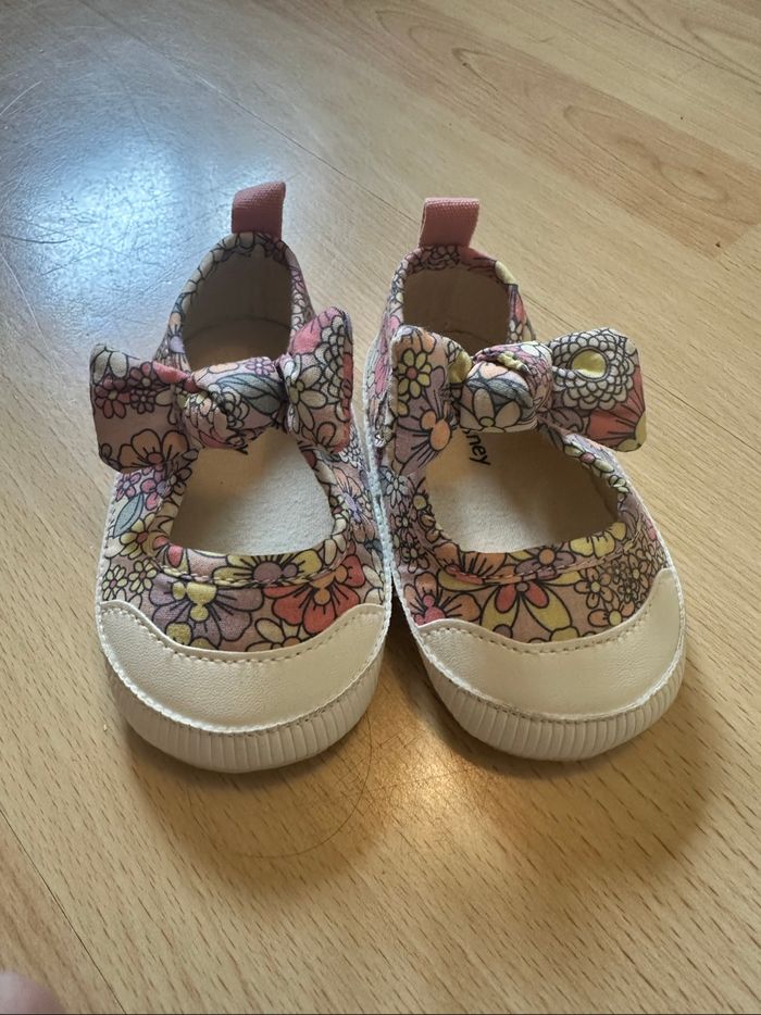 Lot chaussures bebe 12-18 mois - photo numéro 2